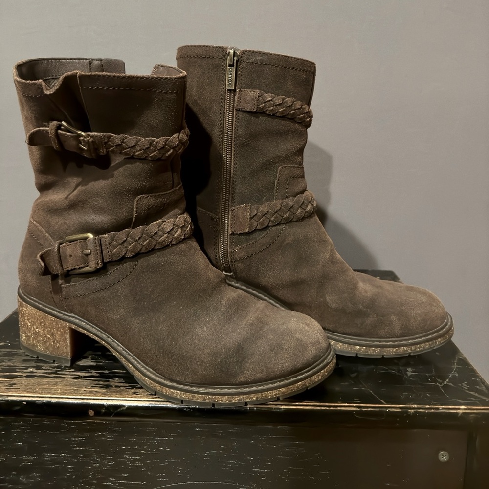 Aetrex Women’s Suede Boots sz. 8.8